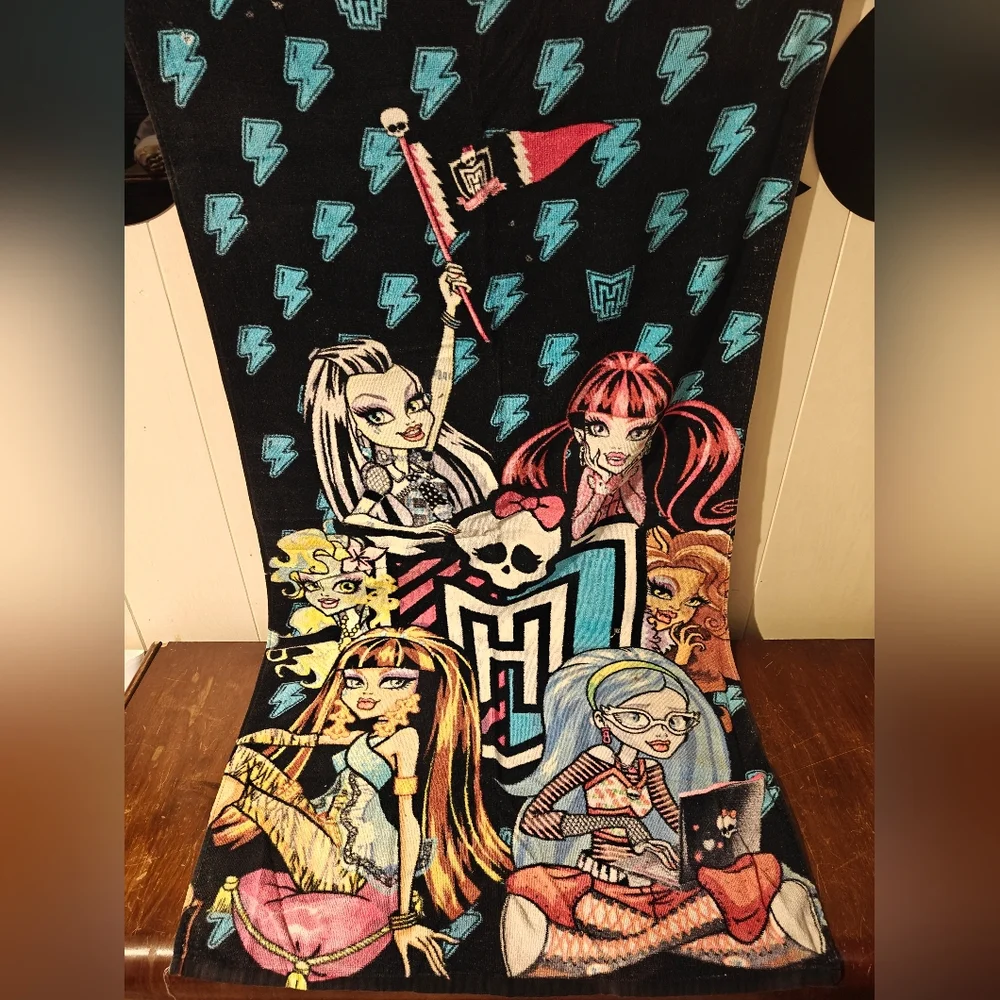 Monster High Bath/Beach Towel - Picture 2 of 4